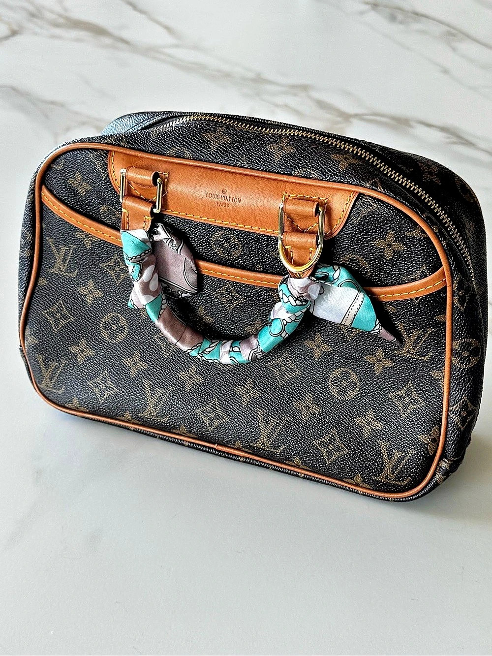 Louis Vuitton Trouville purse - like new